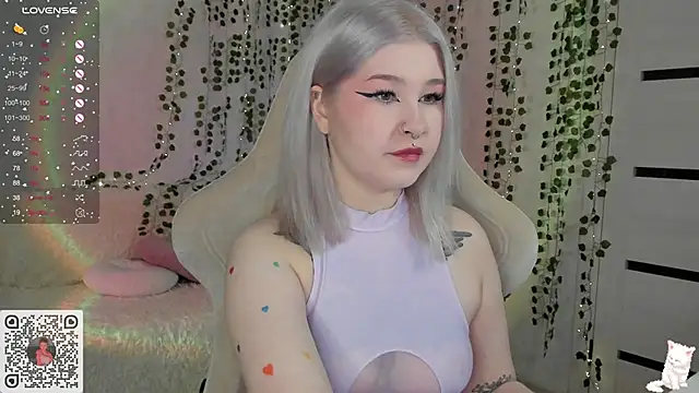 Snapshot of chillycharm chatting on February 11, 10:39 pm chillycharm online show from February 11, 10:39 pm