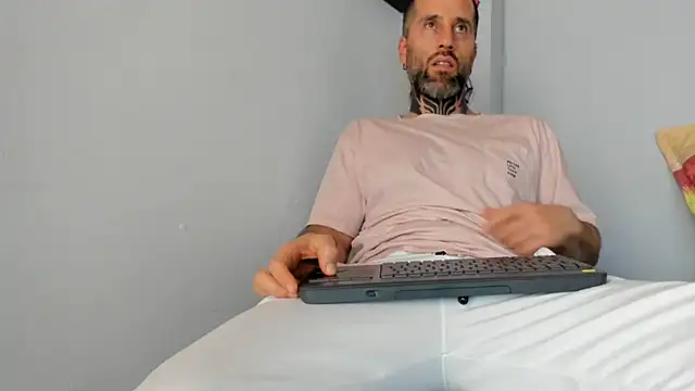 Antoniohot2024 online show from February 21, 9:22 pm