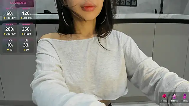 Mia Meow  online show from November 6, 8:32 pm