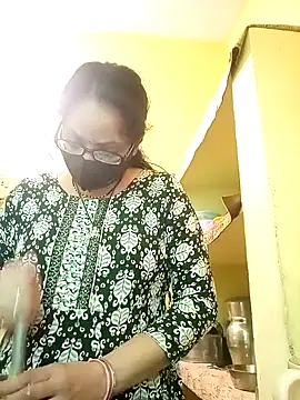 Snapshot of heenage chatting on February 25, 12:24 pm heenage online show from February 25, 12:24 pm