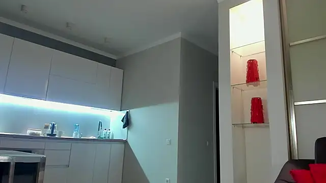 Emma Flin online show from March 1, 2:02 pm