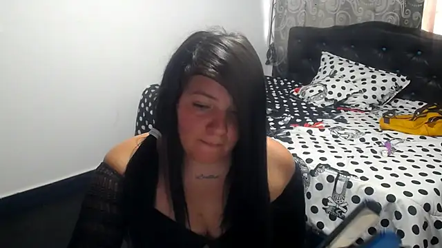 Snapshot of shopyymessyy chatting on February 5, 9:40 pm shopyymessyy online show from February 5, 9:40 pm