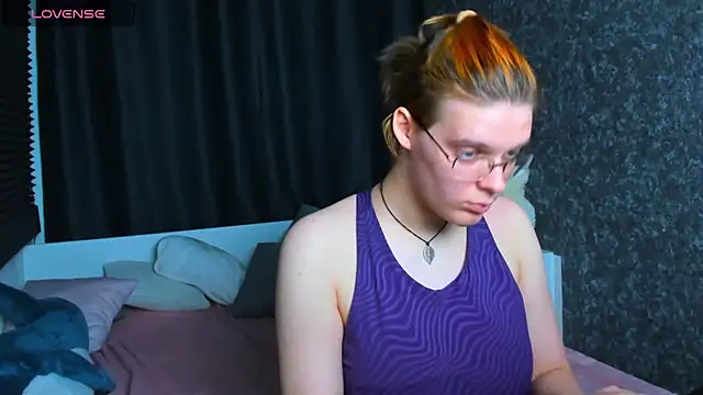 Snapshot of KIKI_Krash chatting on December 27, 4:21 pm KIKI Krash online show from December 27, 4:21 pm