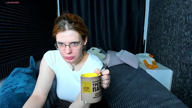 Snapshot of KIKI_Krash chatting on January 27, 10:49 am KIKI Krash online show from January 27, 10:49 am