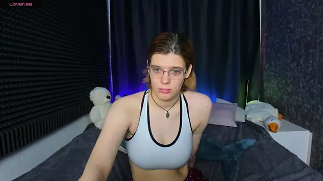 Snapshot of KIKI_Krash chatting on February 4, 10:10 am KIKI Krash online show from February 4, 10:10 am