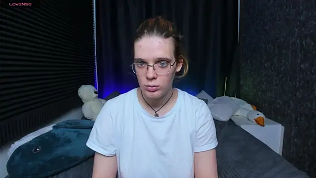 Snapshot of KIKI_Krash chatting on February 13, 1:15 pm KIKI Krash online show from February 13, 1:15 pm