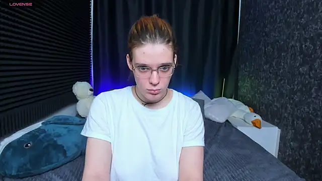 Snapshot of KIKI_Krash chatting on February 13, 4:17 pm KIKI Krash online show from February 13, 4:17 pm