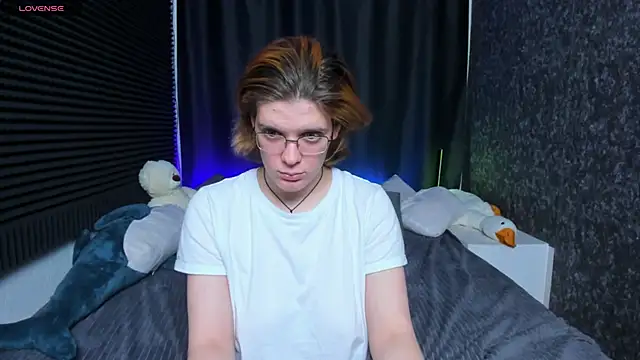 Snapshot of KIKI_Krash chatting on February 13, 7:21 pm KIKI Krash online show from February 13, 7:21 pm