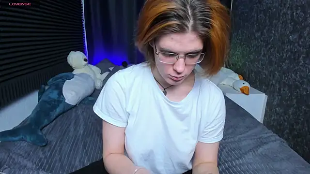 Snapshot of KIKI_Krash chatting on February 14, 10:17 am KIKI Krash online show from February 14, 10:17 am