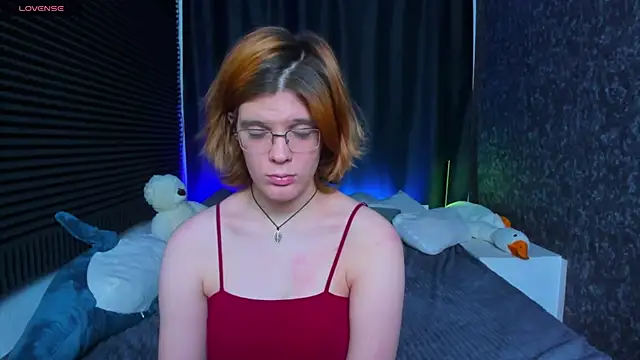 Snapshot of KIKI_Krash chatting on February 14, 1:18 pm KIKI Krash online show from February 14, 1:18 pm