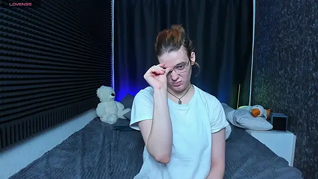 Snapshot of KIKI_Krash chatting on February 20, 1:30 pm KIKI Krash online show from February 20, 1:30 pm