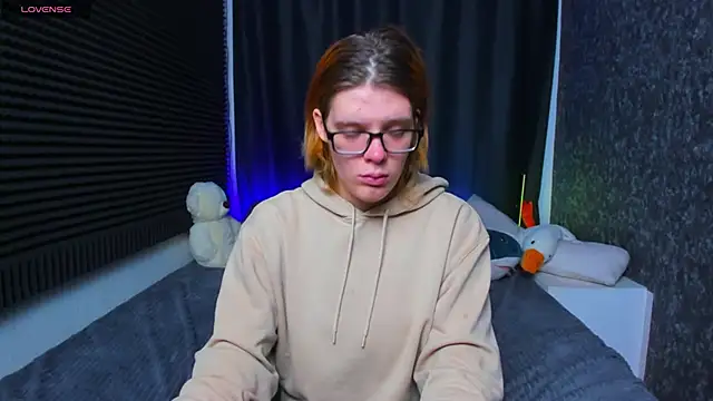 Snapshot of KIKI_Krash chatting on February 27, 10:37 am KIKI Krash online show from February 27, 10:37 am