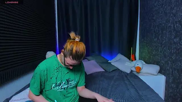 Snapshot of KIKI_Krash chatting on February 27, 1:38 pm KIKI Krash online show from February 27, 1:38 pm