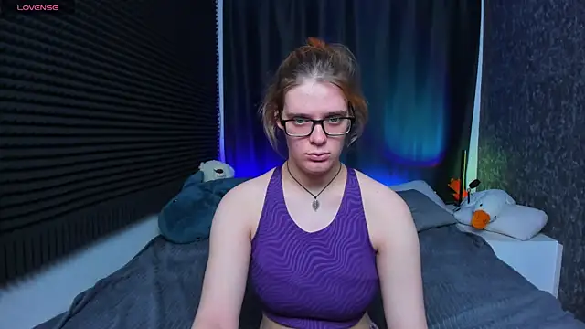 Snapshot of KIKI_Krash chatting on March 1, 2:13 pm KIKI Krash online show from March 1, 2:13 pm