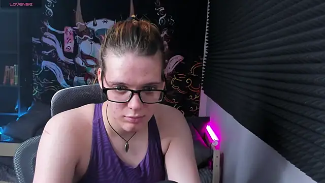 Snapshot of KIKI_Krash chatting on March 5, 2:12 pm KIKI Krash online show from March 5, 2:12 pm