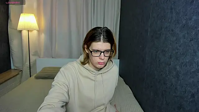 Snapshot of KIKI_Krash chatting on March 8, 10:22 am KIKI Krash online show from March 8, 10:22 am