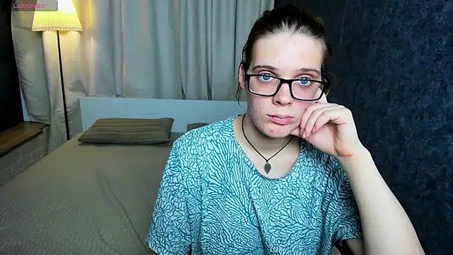 Snapshot of KIKI_Krash chatting on March 8, 4:28 pm KIKI Krash online show from March 8, 4:28 pm