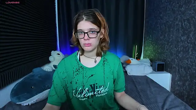 Snapshot of KIKI_Krash chatting on March 13, 11:51 am KIKI Krash online show from March 13, 11:51 am