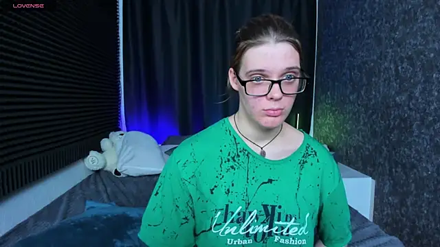 Snapshot of KIKI_Krash chatting on March 13, 6:01 pm KIKI Krash online show from March 13, 6:01 pm