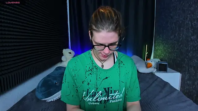 Snapshot of KIKI_Krash chatting on March 14, 10:18 am KIKI Krash online show from March 14, 10:18 am