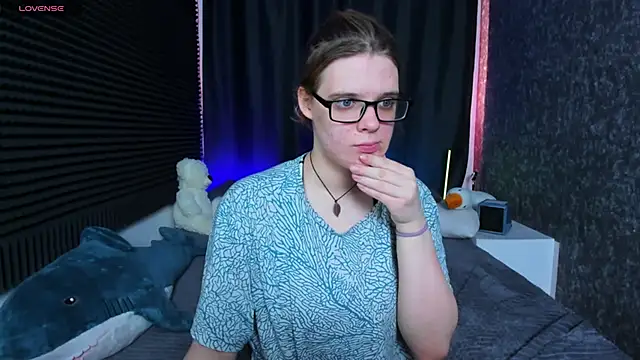 Snapshot of KIKI_Krash chatting on March 19, 10:22 am KIKI Krash online show from March 19, 10:22 am