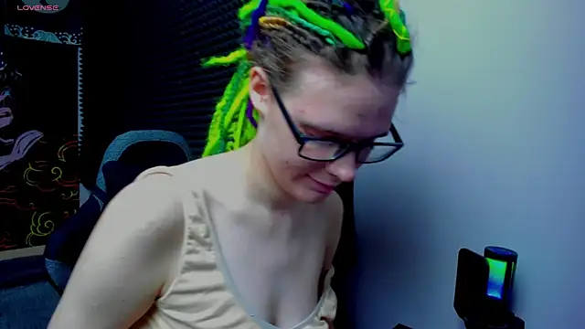 Snapshot of KIKI_Krash chatting on September 13, 10:04 am KIKI Krash online show from September 13, 10:04 am