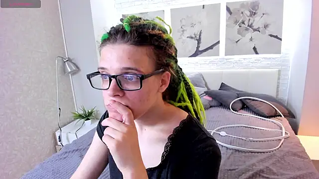 Snapshot of KIKI_Krash chatting on September 14, 3:11 pm KIKI Krash online show from September 14, 3:11 pm