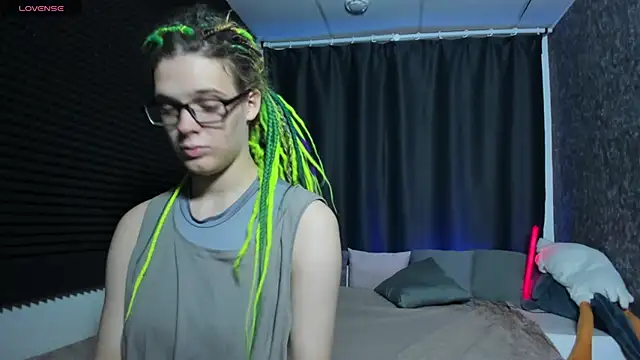 Snapshot of KIKI_Krash chatting on September 27, 9:47 am KIKI Krash online show from September 27, 9:47 am