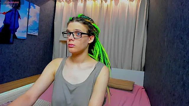 Snapshot of KIKI_Krash chatting on October 3, 10:01 am KIKI Krash online show from October 3, 10:01 am