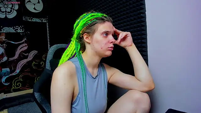 Snapshot of KIKI_Krash chatting on October 13, 10:15 am KIKI Krash online show from October 13, 10:15 am