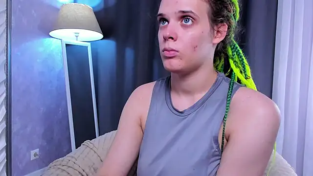 Snapshot of KIKI_Krash chatting on October 18, 10:05 am KIKI Krash online show from October 18, 10:05 am