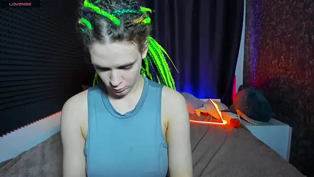 Snapshot of KIKI_Krash chatting on October 19, 10:16 am KIKI Krash online show from October 19, 10:16 am