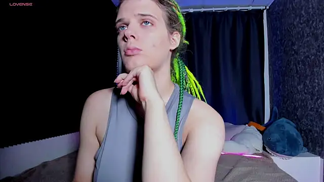 Snapshot of KIKI_Krash chatting on October 25, 10:01 am KIKI Krash online show from October 25, 10:01 am