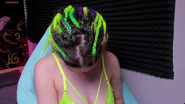 Snapshot of KIKI_Krash chatting on November 18, 10:09 am KIKI Krash online show from November 18, 10:09 am