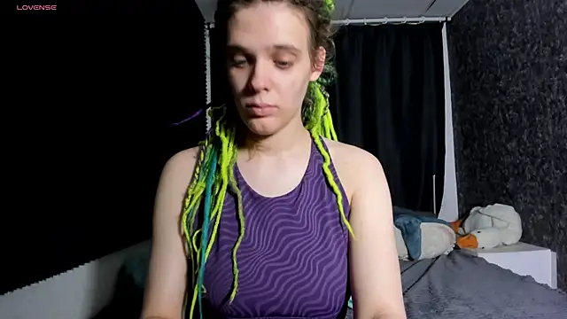 Snapshot of KIKI_Krash chatting on December 3, 10:24 am KIKI Krash online show from December 3, 10:24 am