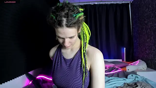 Snapshot of KIKI_Krash chatting on December 20, 10:44 am KIKI Krash online show from December 20, 10:44 am