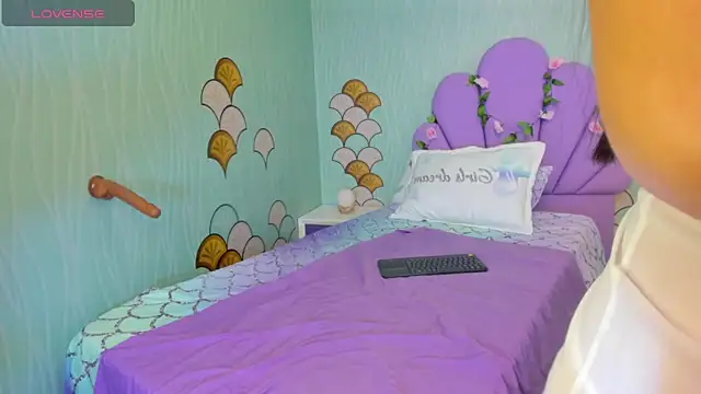 Snapshot of Skinny_Linda chatting on January 24, 5:00 pm Skinny Linda online show from January 24, 5:00 pm