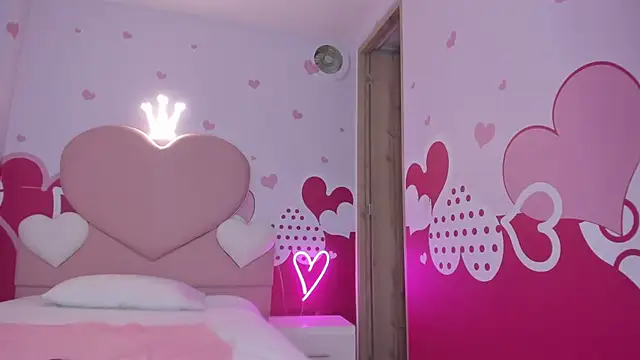 Snapshot of Skinny_Linda chatting on March 12, 1:30 pm Skinny Linda online show from March 12, 1:30 pm