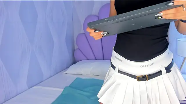 Snapshot of Skinny_Linda chatting on October 25, 10:23 am Skinny Linda online show from October 25, 10:23 am