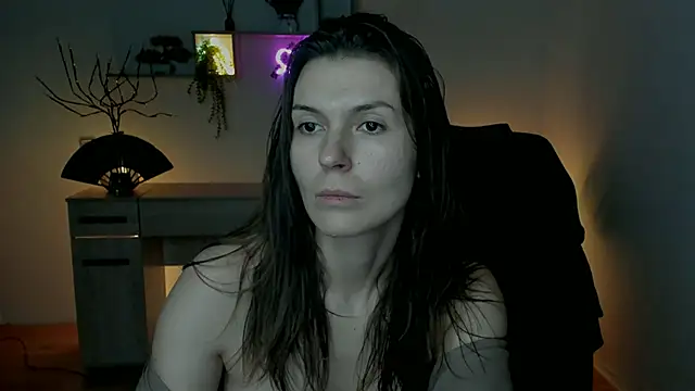 EricaPowers online show from December 19, 9:29 am