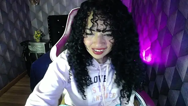 Sofiacowperx online show from February 24, 4:38 am