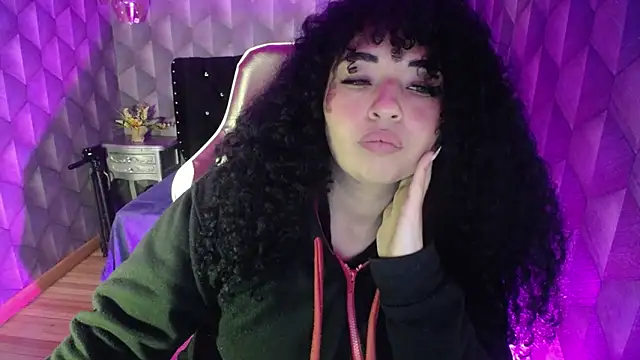 Sofiacowperx online show from February 27, 3:37 pm