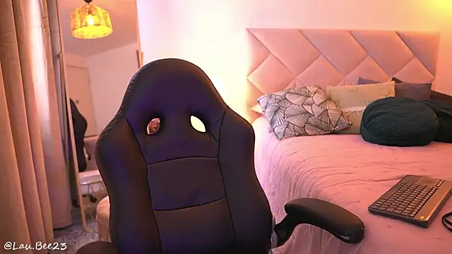 Lau Bee online show from September 13, 6:08 pm