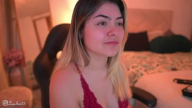 Lau Bee online show from October 25, 6:35 pm