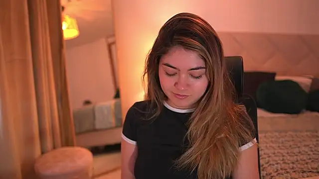 Lau Bee online show from April 18, 6:23 pm