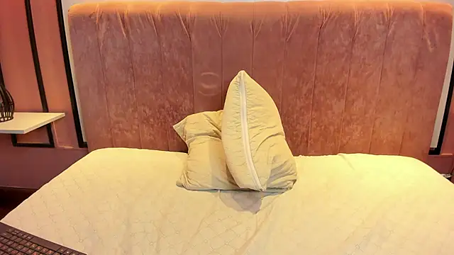 liz goth online show from December 19, 4:02 pm