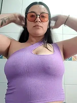 Snapshot of party_hornys69 chatting on May 2, 4:23 pm party hornys69 online show from May 2, 4:23 pm