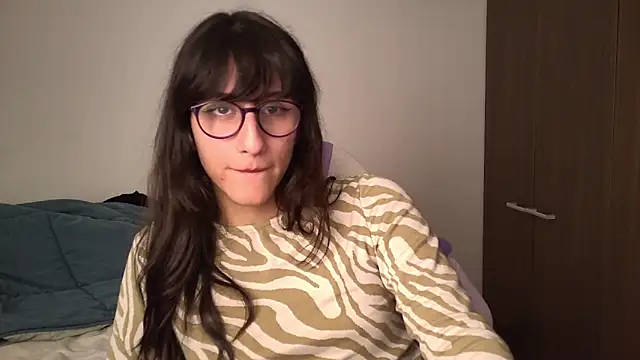 Snapshot of Alice_love29 chatting on December 11, 12:12 pm Alice love29 online show from December 11, 12:12 pm