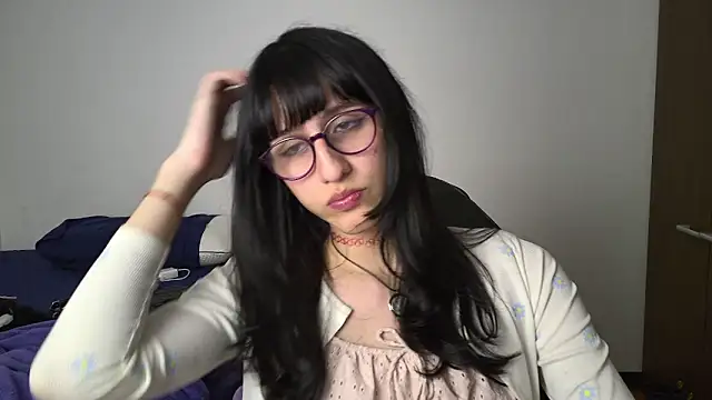 Snapshot of Alice_love29 chatting on January 9, 3:26 am Alice love29 online show from January 9, 3:26 am