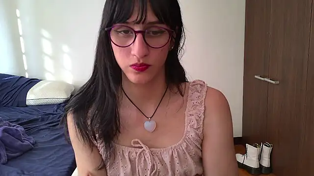 Snapshot of Alice_love29 chatting on January 22, 9:21 pm Alice love29 online show from January 22, 9:21 pm